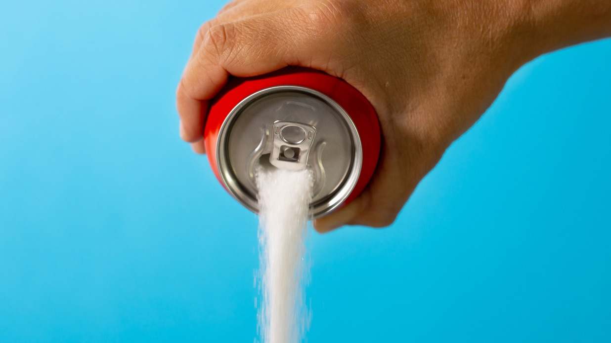 Lo que necesitas saber sobre el azúcar. Cómo afecta su consumo, cómo dejarlo y cuáles son sus efectos y alternativas más saludables.