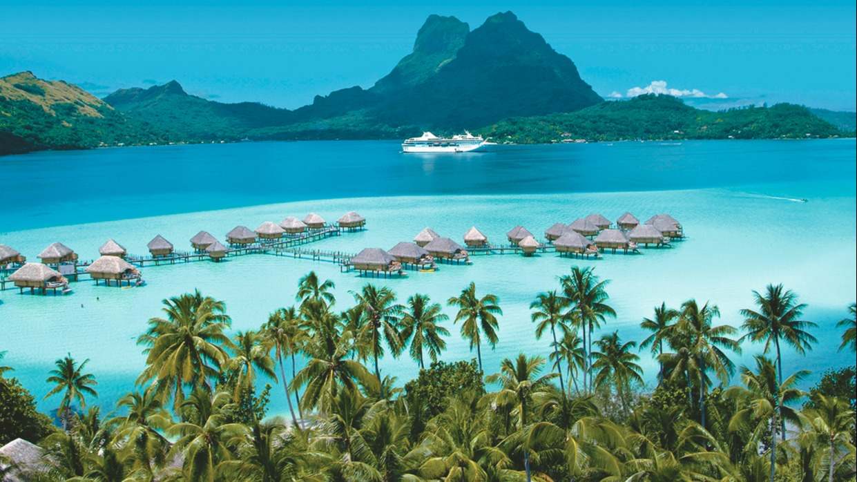 Paul Gauguin Cruises es una de las pocas compañías que lleva a cabo cruceros de lujo por la Polinesia Francesa durante todo el año