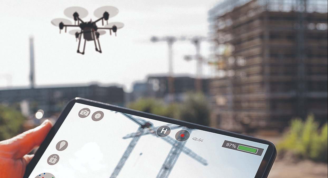 Dron supervisando una obra