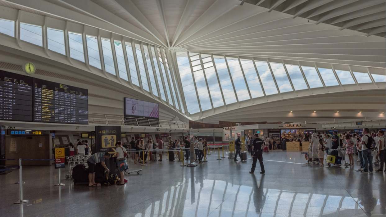 aeropuerto bilbao pais vasco