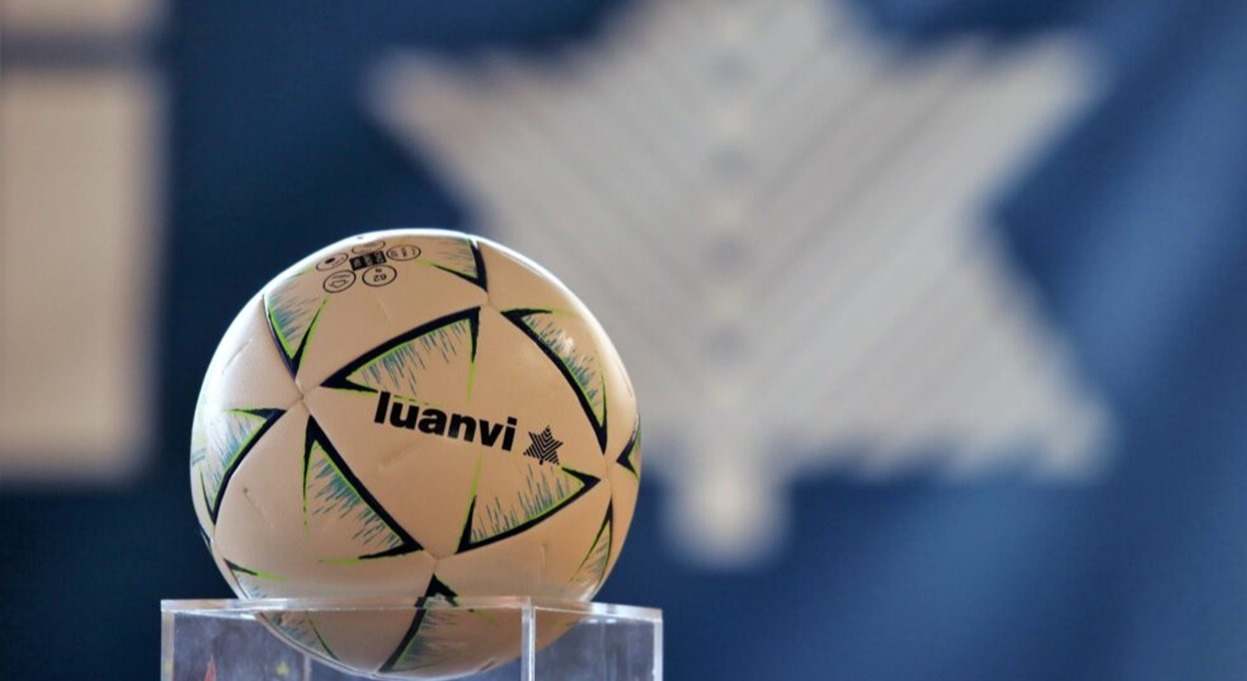 Un balón de la marca deportiva.