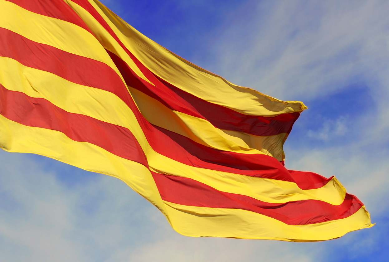 Cataluña bandera impuestos propios