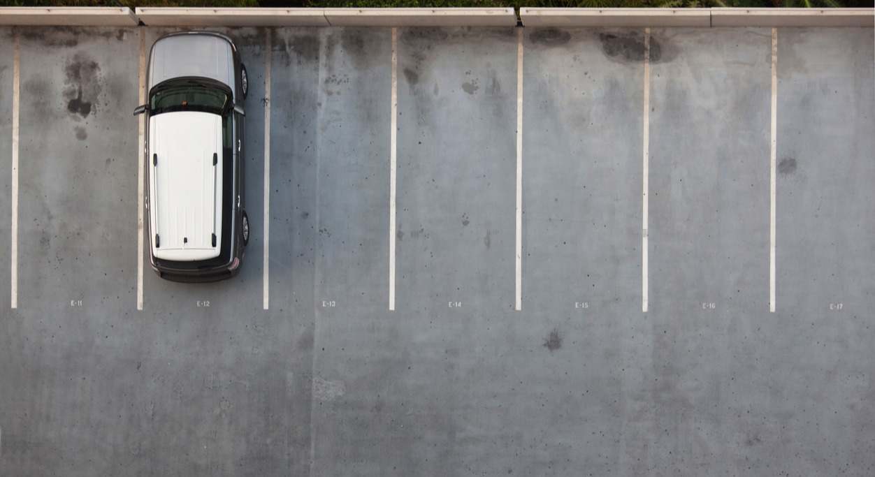 Un coche aparcado