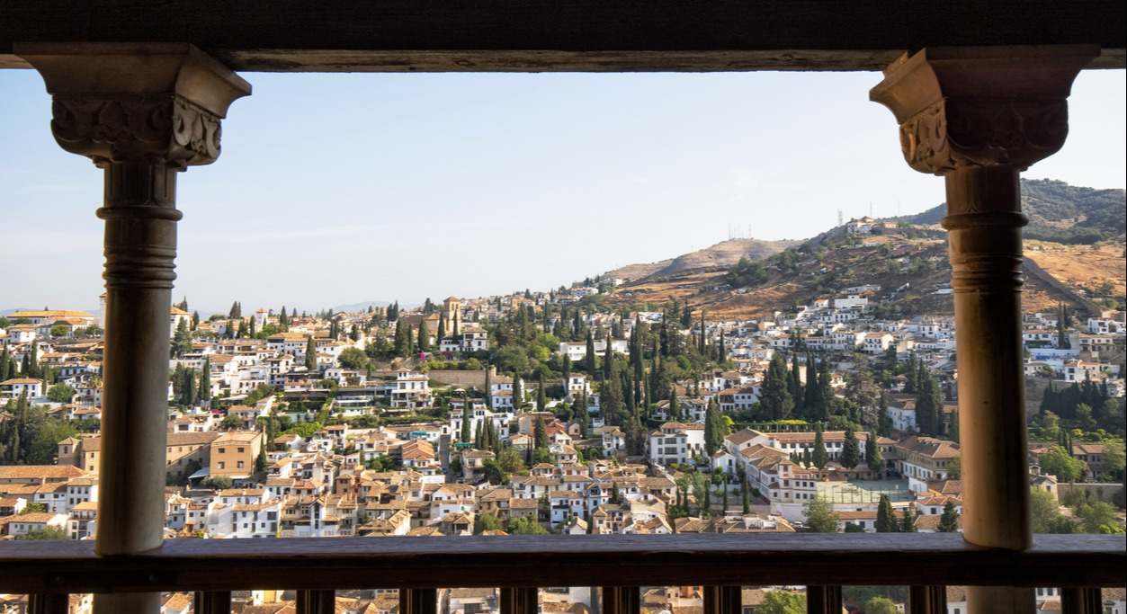 Vista del barrio del Albaicín desde la Alhambra, Granada, España