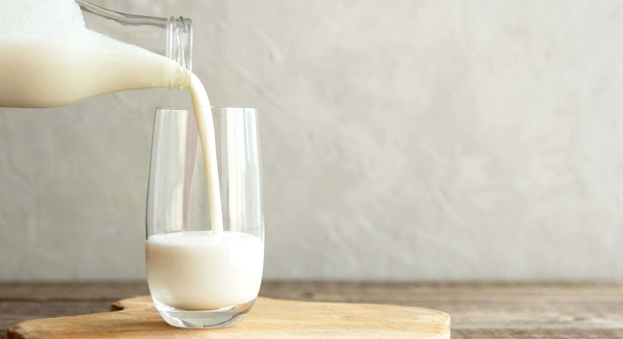 un vaso de leche