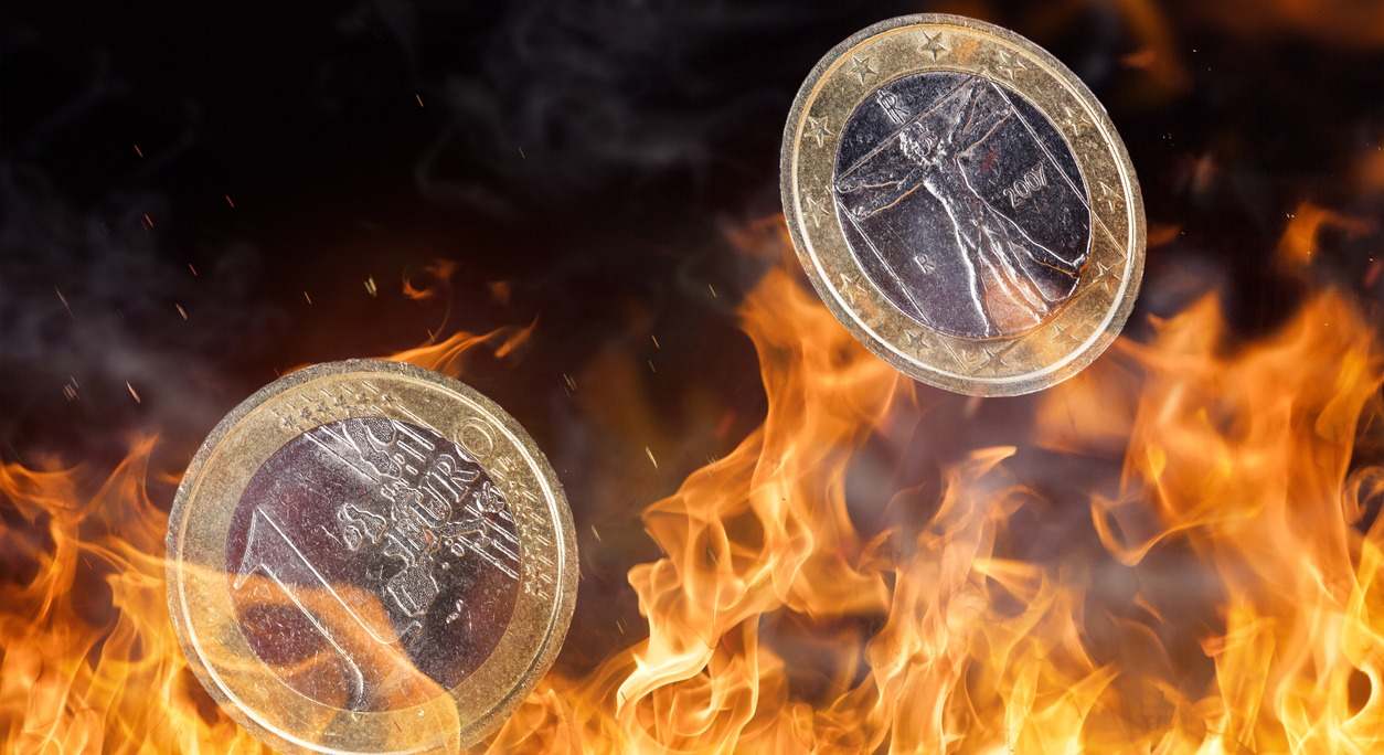 Monedas de euro ardiendo