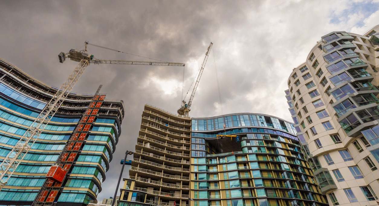 Construcción de nuevos edificios en la zona de Battersea, Londres