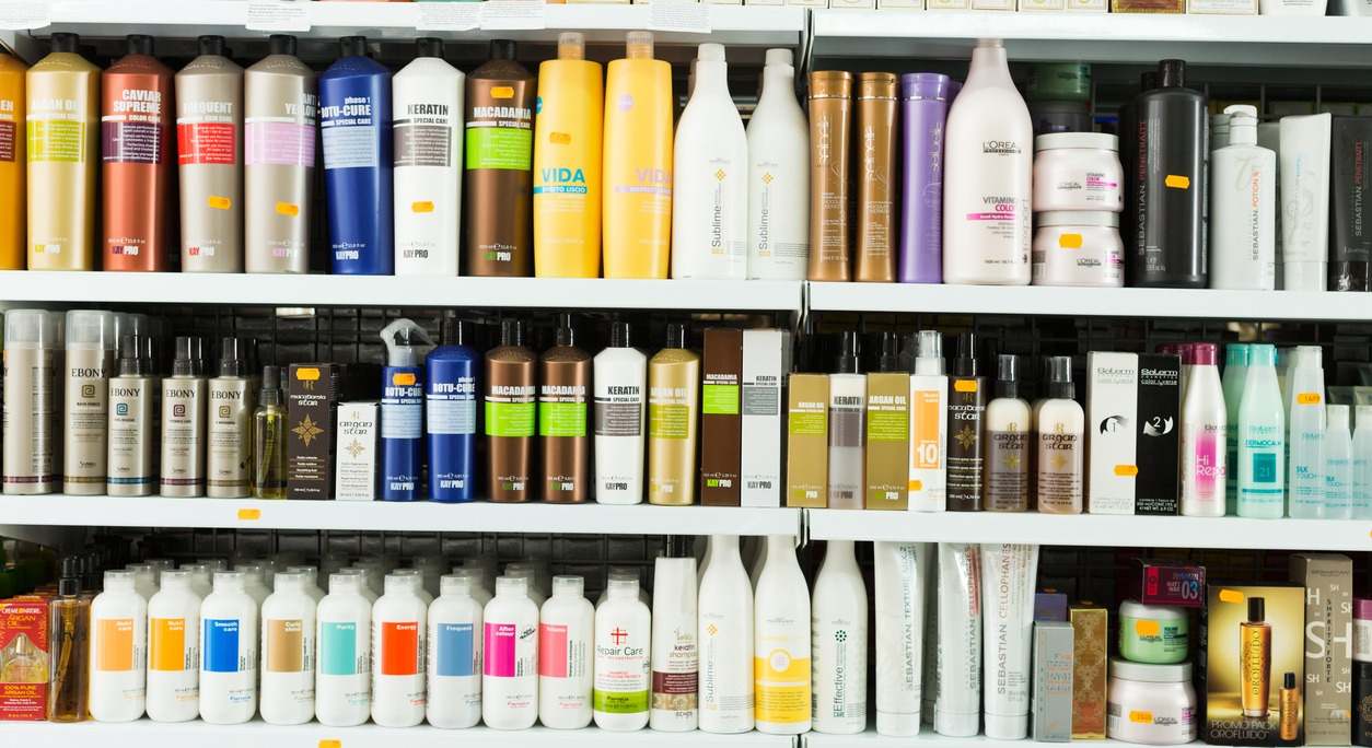 Lineal de supermercados con champús y acondicionadores. / Foto: iStock