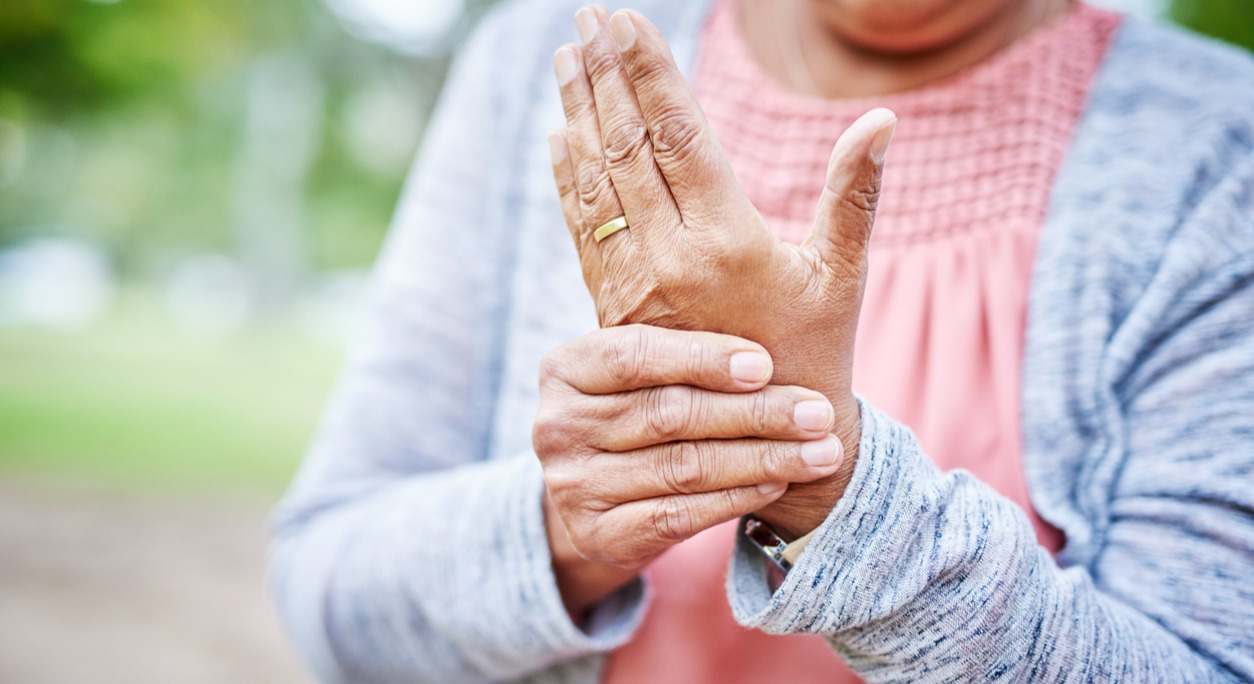 ¿Qué es la osteoartritis y qué síntomas tiene? Vemos las claves de esta enfermedad en este artículo.
