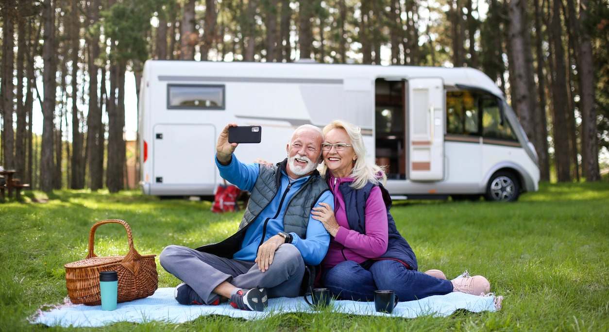 seniors_caravaning.jpg