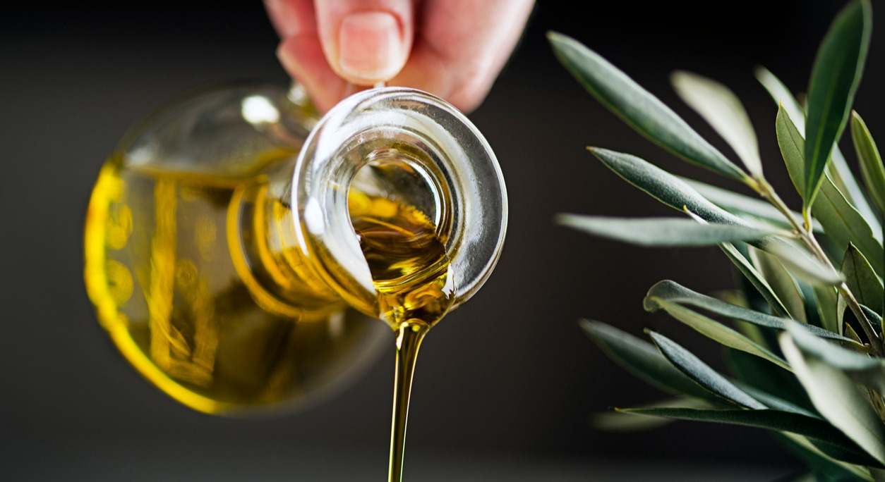 El aceite de oliva presenta múltiples beneficios para nuestra salud. En este artículo te contamos sus beneficios y propiedades.