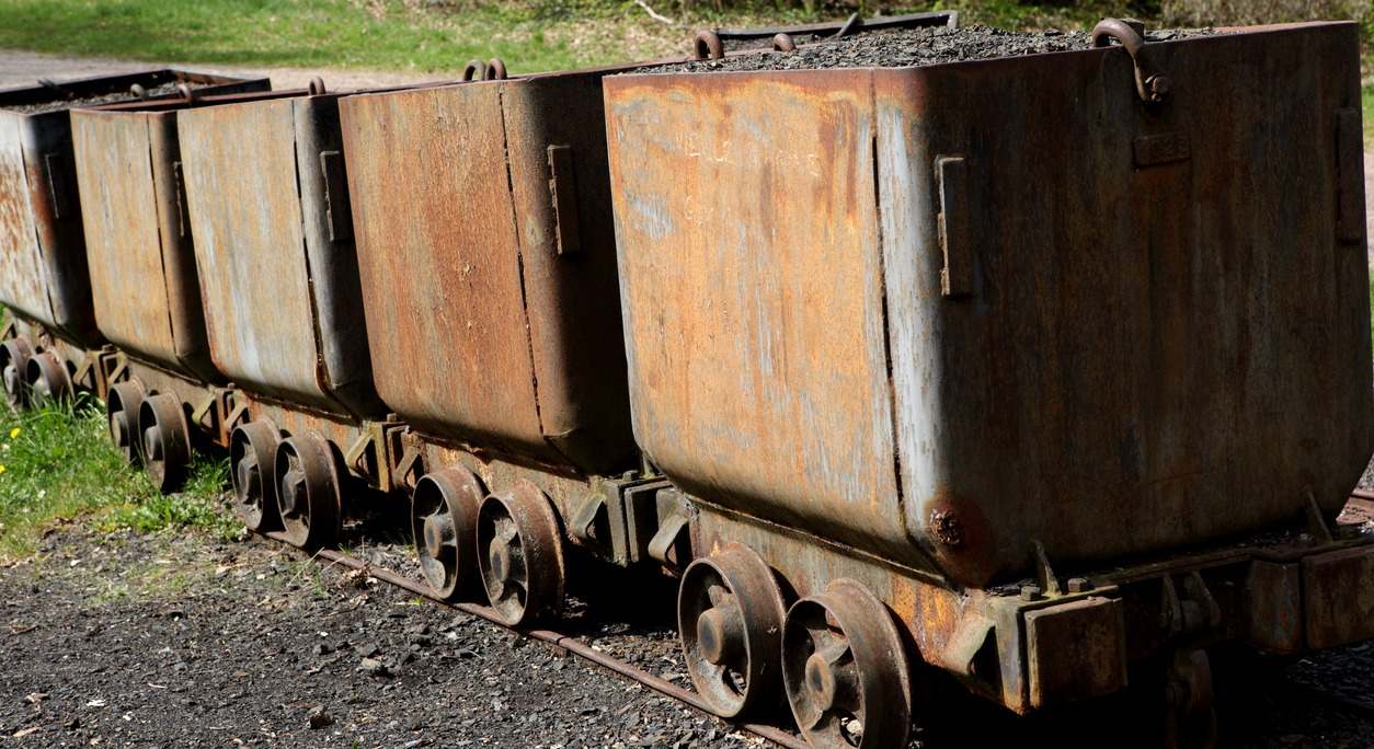 carros empleados en una mina