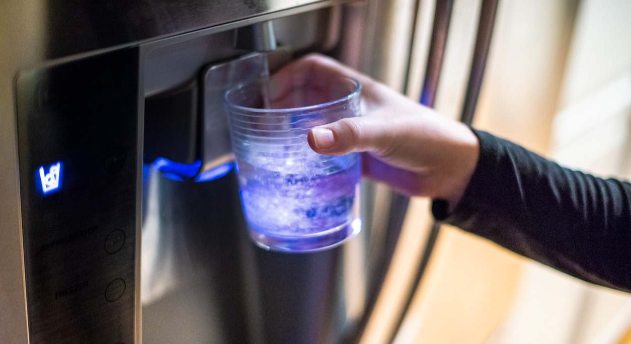nevera con dispensador de agua
