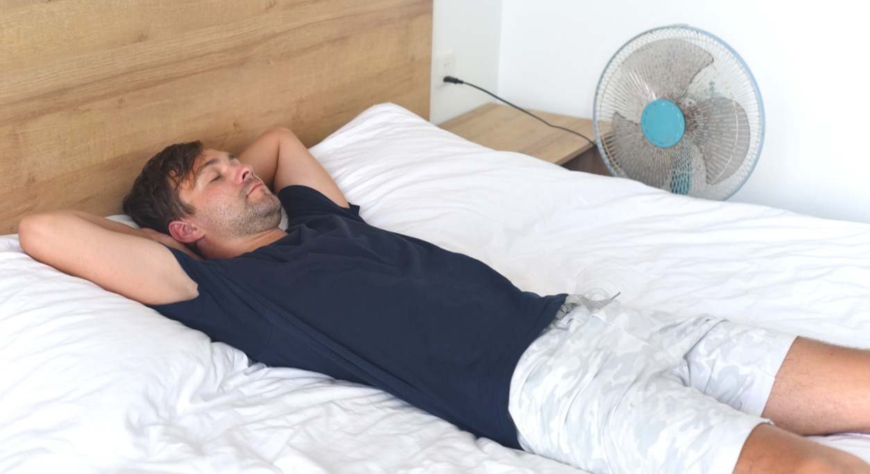 ¿Es malo dormir con el ventilador puesto? Te lo contamos aquí