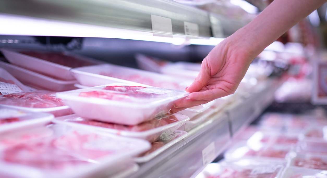 bandejas de carne del supermercado