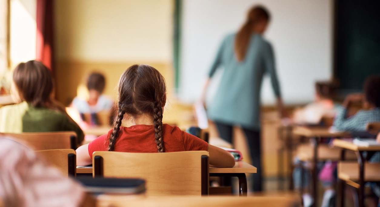 becas colegio alumnos estudiantes