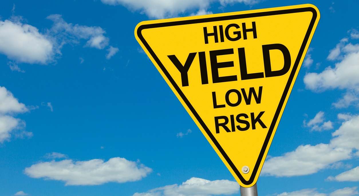 Una señal en la que pone: high yield low risk
