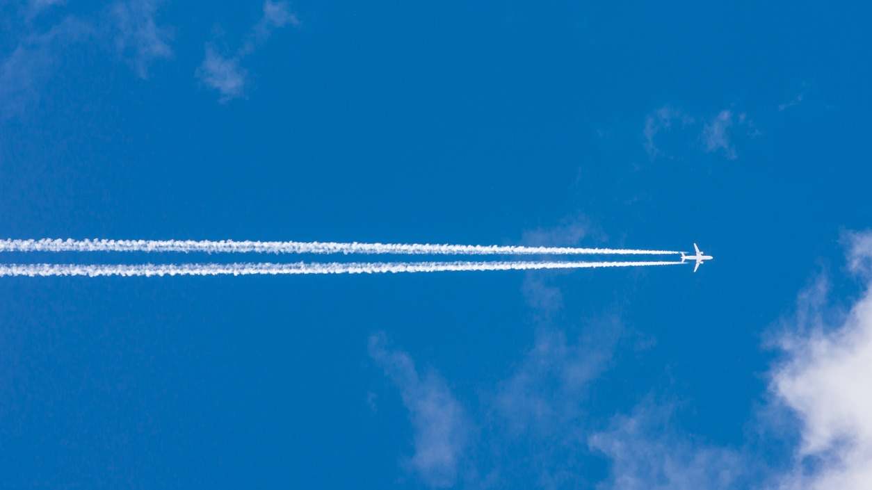 avion_vuelo_linea_recta