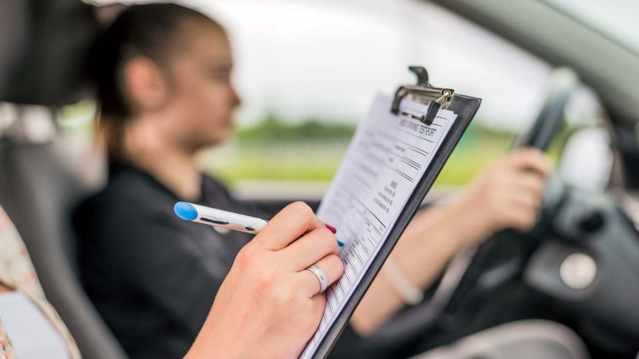 profesor autoescuela carnet conducir
