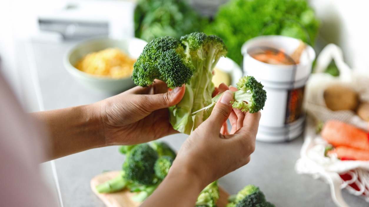 Descubre el brócoli, tu aliado nutritivo para una dieta equilibrada. Deléitate con ensaladas frescas, salteados sabrosos y opciones saludables al vapor. Añade vitalidad a tus platos y mejora tu bienestar con el brócoli.