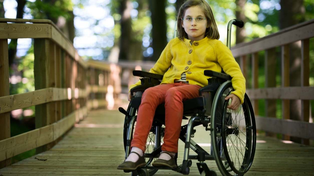¿Qué es la hemiplejia alternante de la infancia? Síntomas y tratamiento de la enfermedad