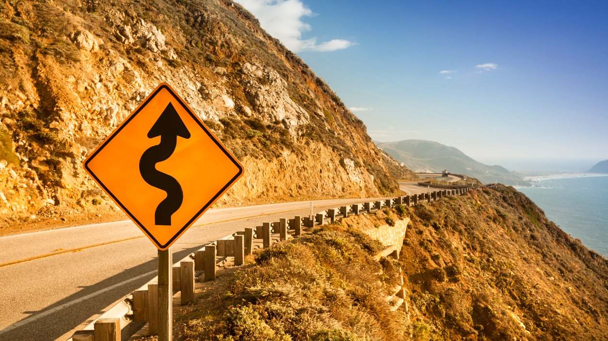 curva-carretera-istock