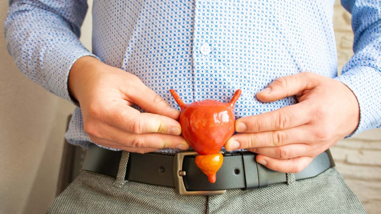Consulta los síntomas más frecuentes de cáncer de próstata, cómo se detecta y diagnostica y qué tratamientos médicos existen para este tipo de cáncer.