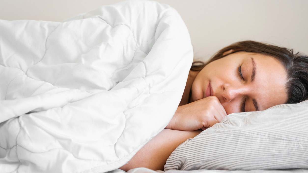 Conocer tu ciclo circadiano te permitirá regular tus patrones de sueño y por lo tanto, mejorar la calidad de este. Descubre más sobre el ritmo circadiano aquí.