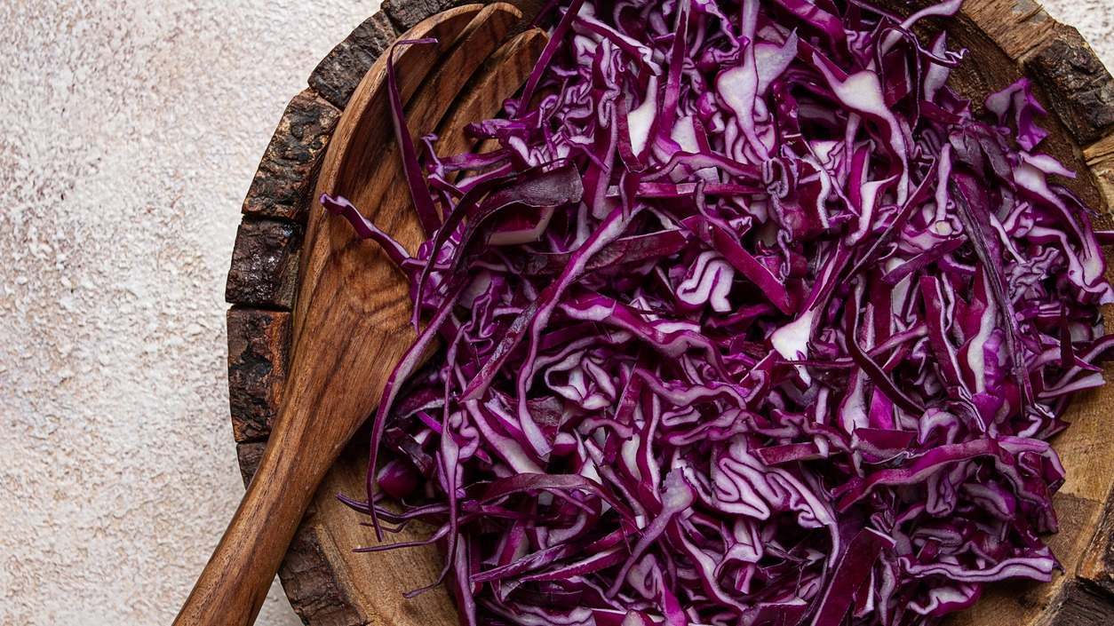 Cinco ideas fáciles y rápidas para cocinar la col lombarda y aprovechar sus beneficios para la salud.