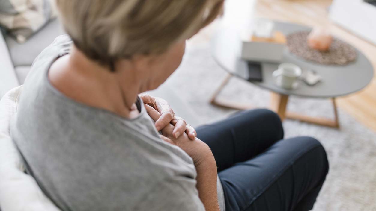 Explicamos en detalle qué es la arritmia, cómo identificarla, qué síntomas tiene, sus posibles causas y los tratamientos existentes