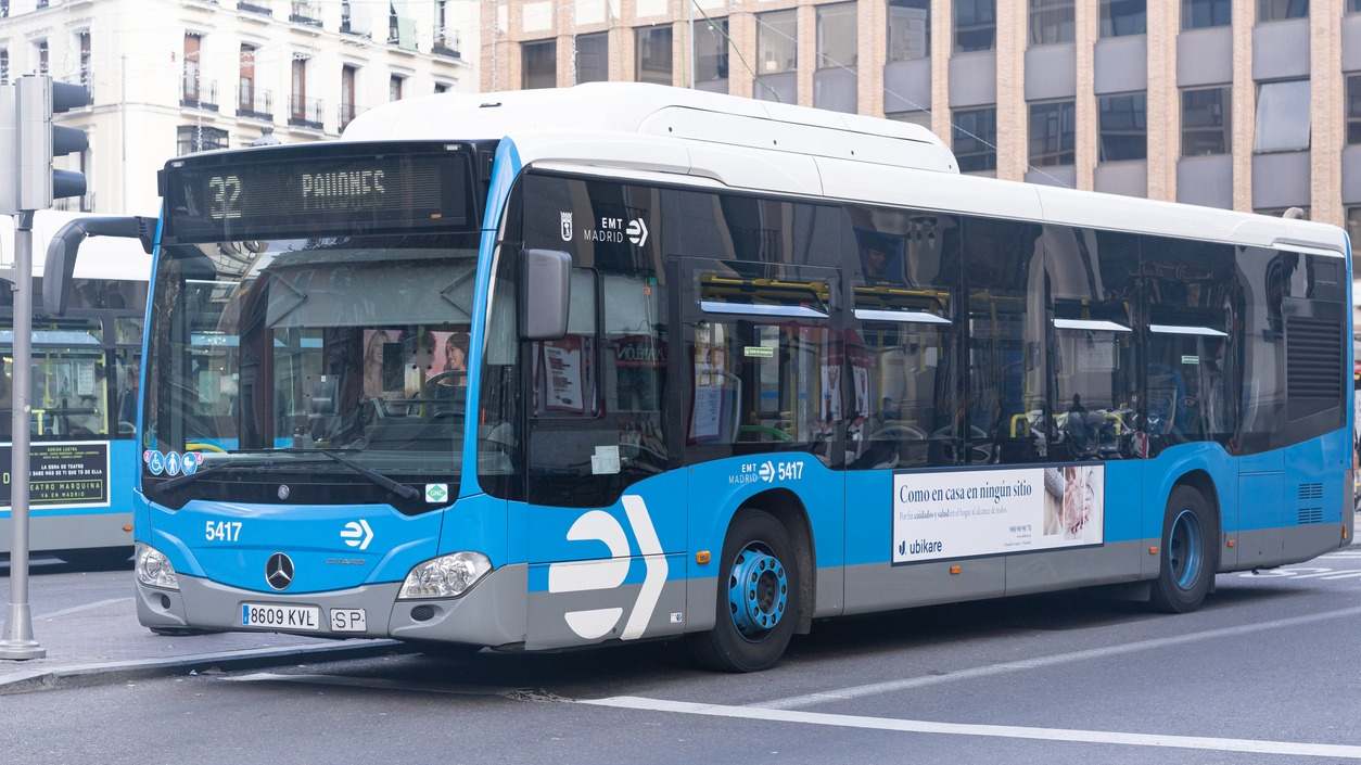 Autobús de la EMT por Madrid. / Foto: iStock