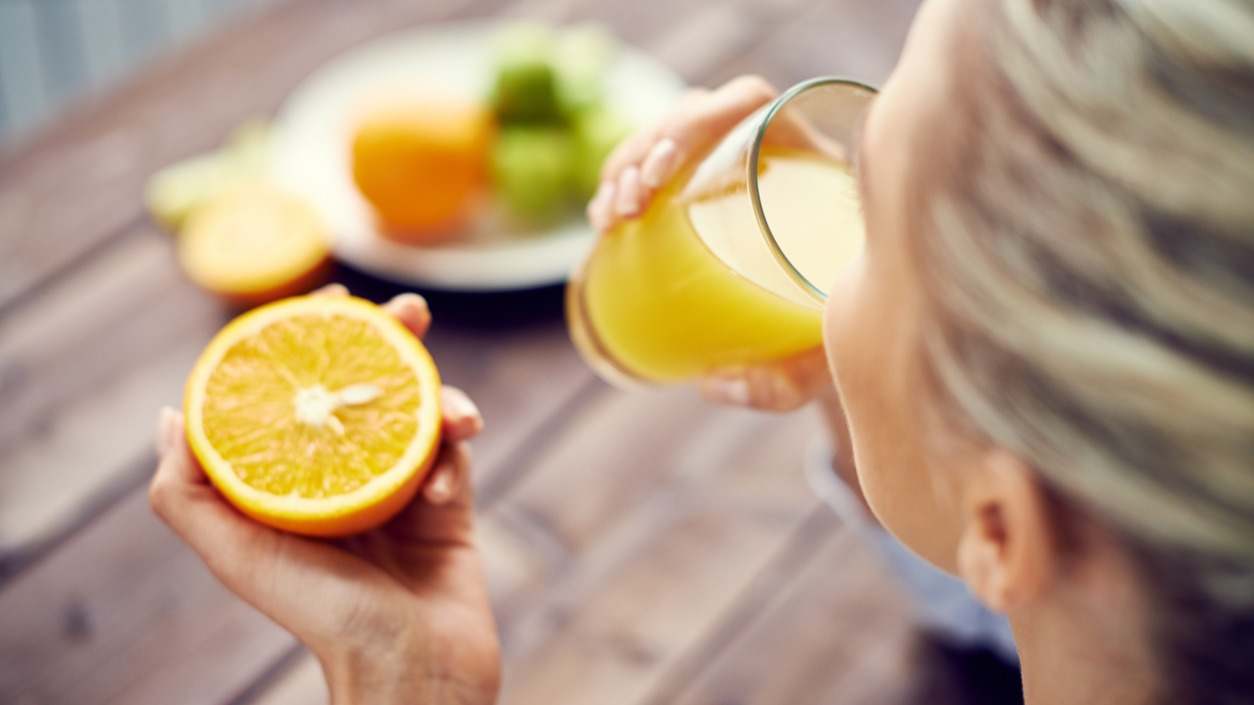 La vitamina C, también conocida como ácido ascórbico, desempeña un papel crucial en la salud y el bienestar. Conocer cuándo tomarla y qué alimentos la contienen es esencial para aprovechar al máximo sus beneficios.