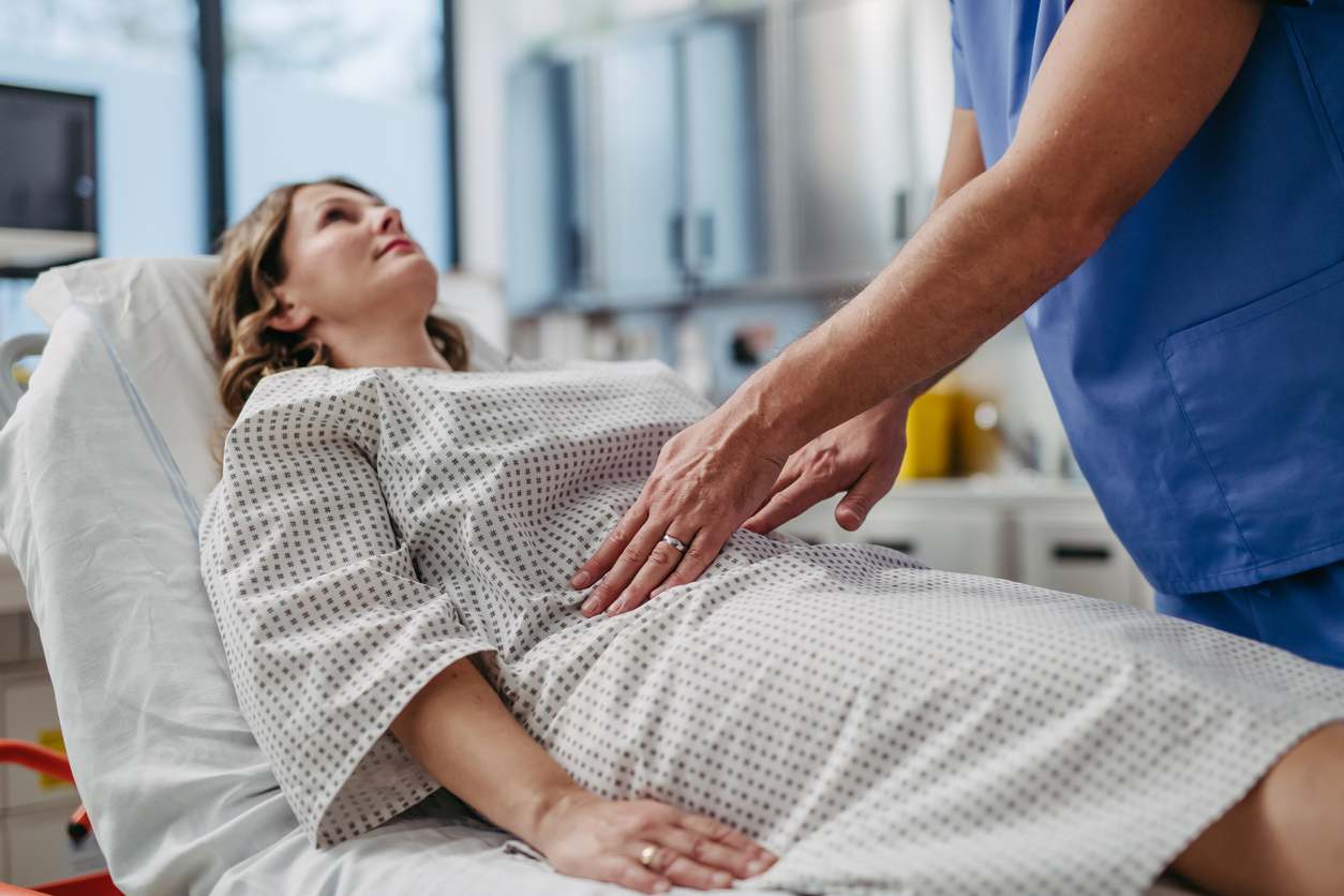 Mujer en la consulta del médico