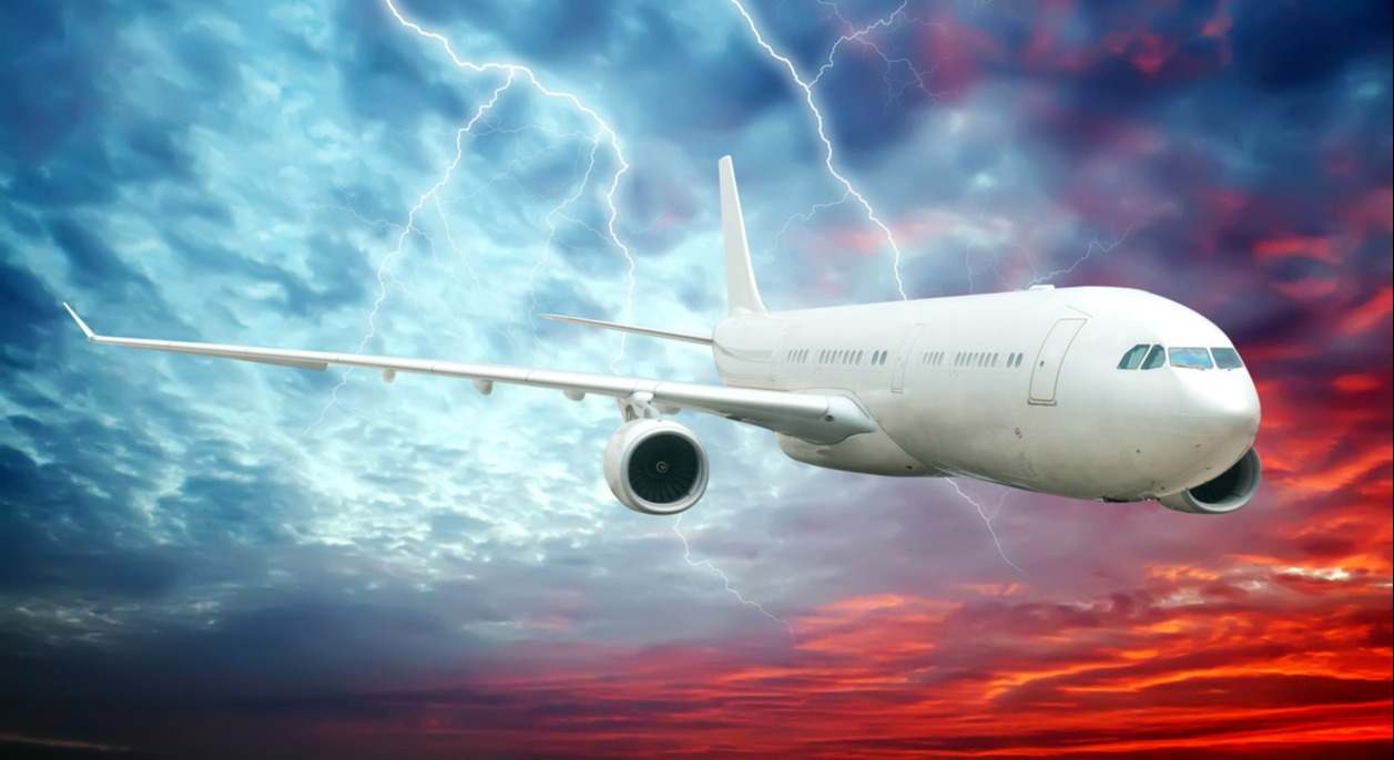 Avión en una tormenta