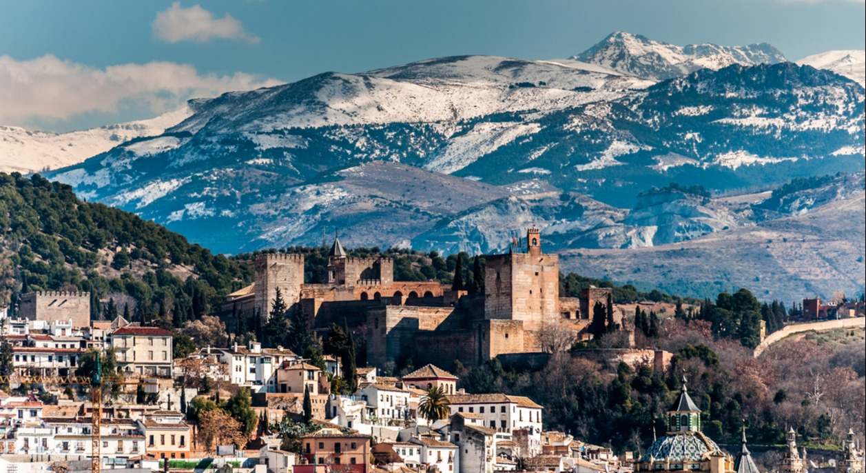 Sierra Nevada cubierta de nieve, en Granada, España. / Foto: iStock