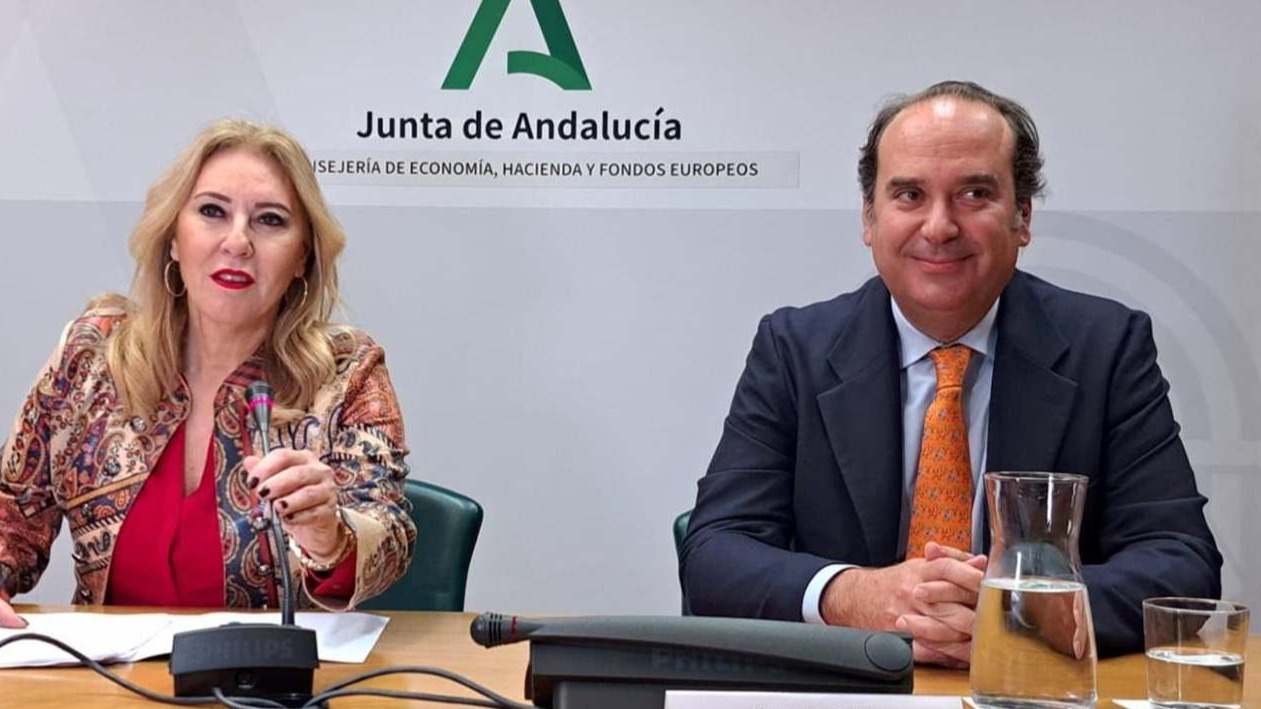 Carolina España y Alfonso de León Castillejo, CEO de AXON Partners Group