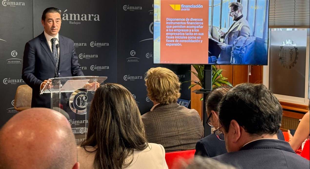 El director general de Extremadura Avante, Miguel Ángel Mendiano
