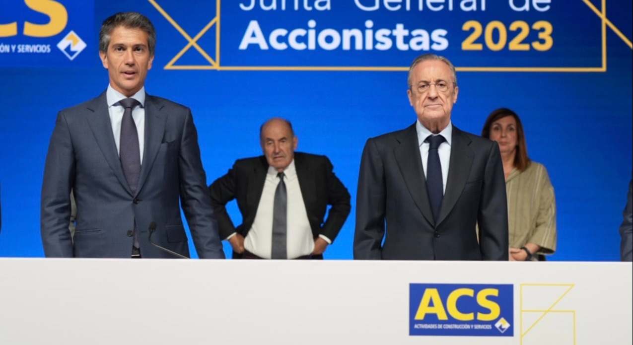 El CEO de ACS, Juan Santamaría (izda) y el presidente de la compañía, Florentino Pérez (dcha).