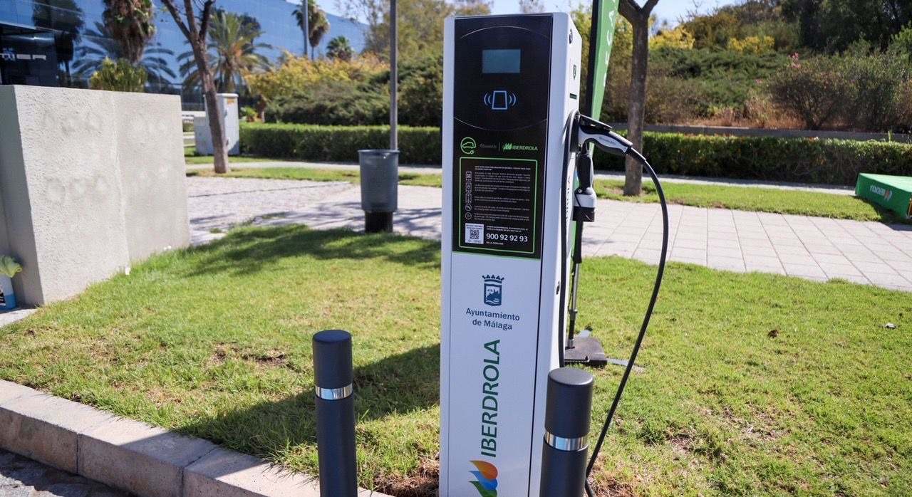 Poste para recarga de Iberdrola en Andalucía.