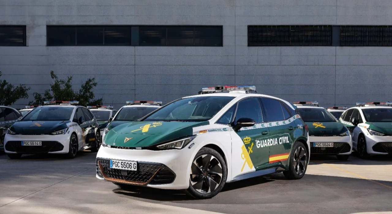 Uno de los 84 nuevos Cupra Born de la Guardia Civil. / Seat S.A.