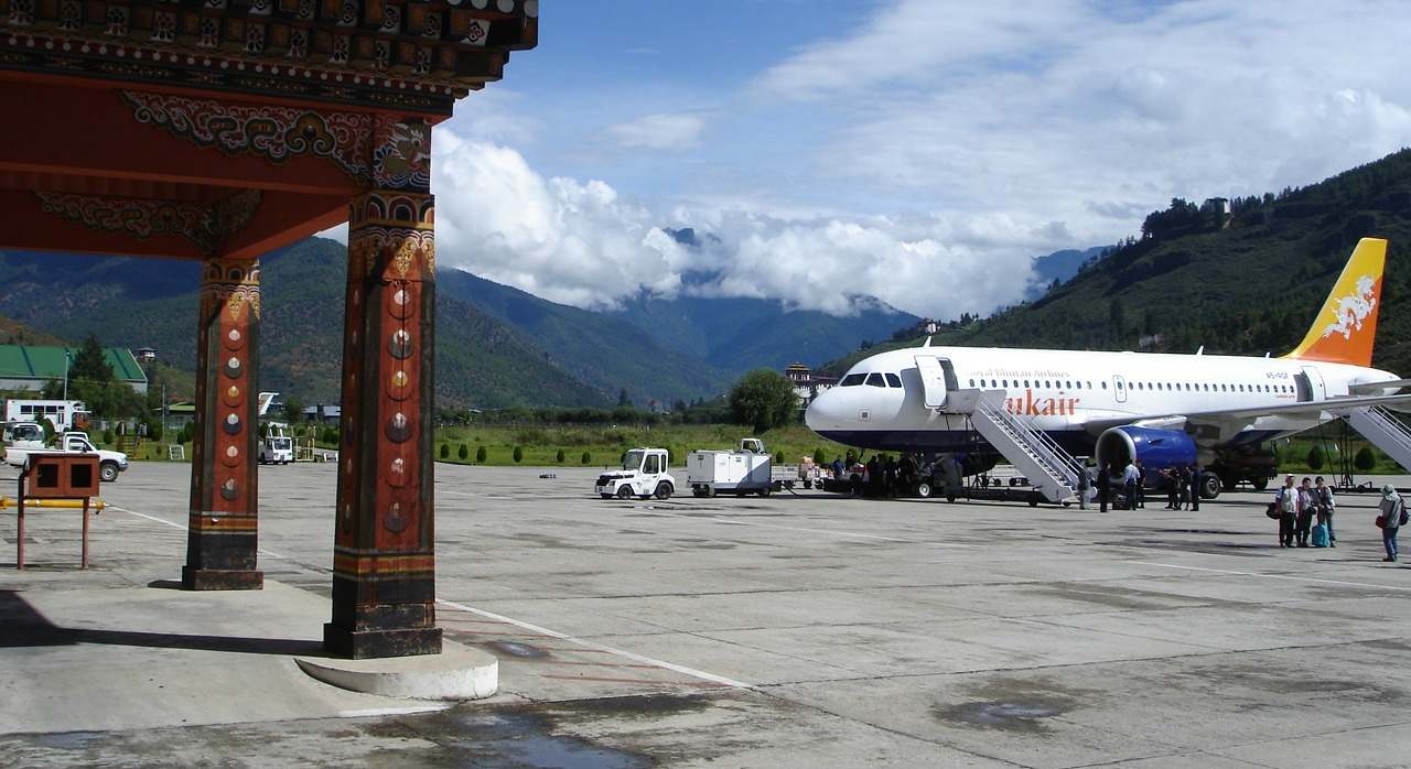 Imagen de la pista del aeropuerto de Paro, en Bután. / Foto: Wikipedia