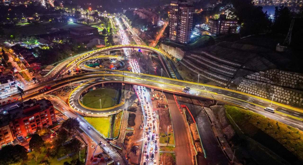  Intersección de la Avenida Rincón con la Avenida Boyacá y de la I-405 en Estados Unidos.