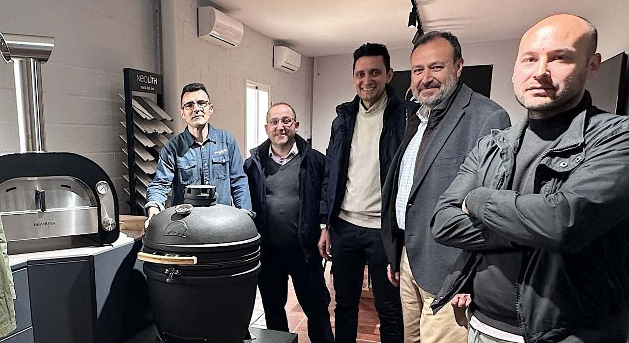 Agustín Delgado, presidente de CEX Capital, Eduardo Rodríguez Quirón, director Financiero de CEX capital, Francisco Nieto, CEO de BRABURA GRILLS, juntos con socios de la empresa.