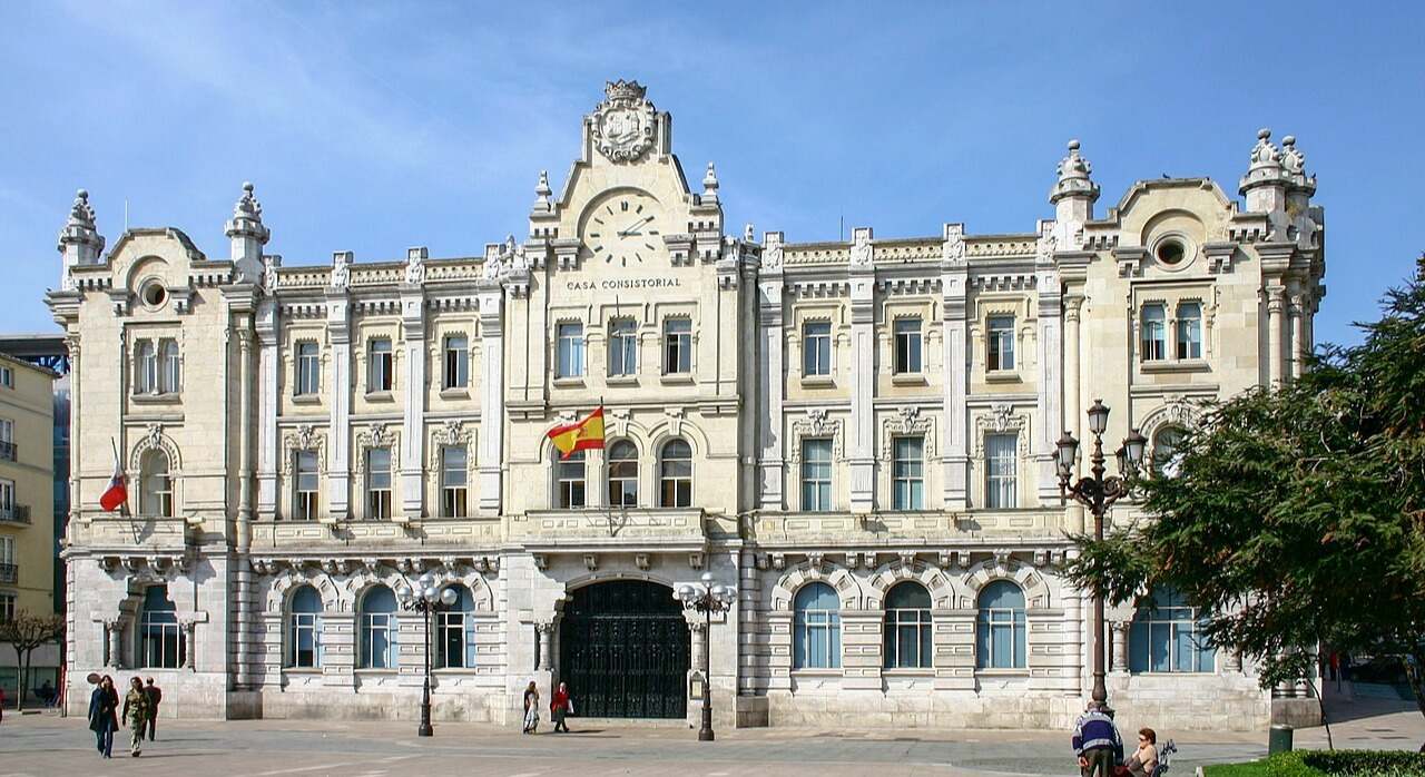 Fachada del Ayuntamiento de Santander.