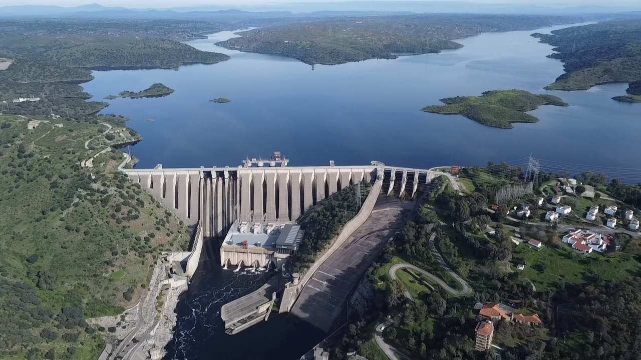 Vista aérea del embalse de Alcántara