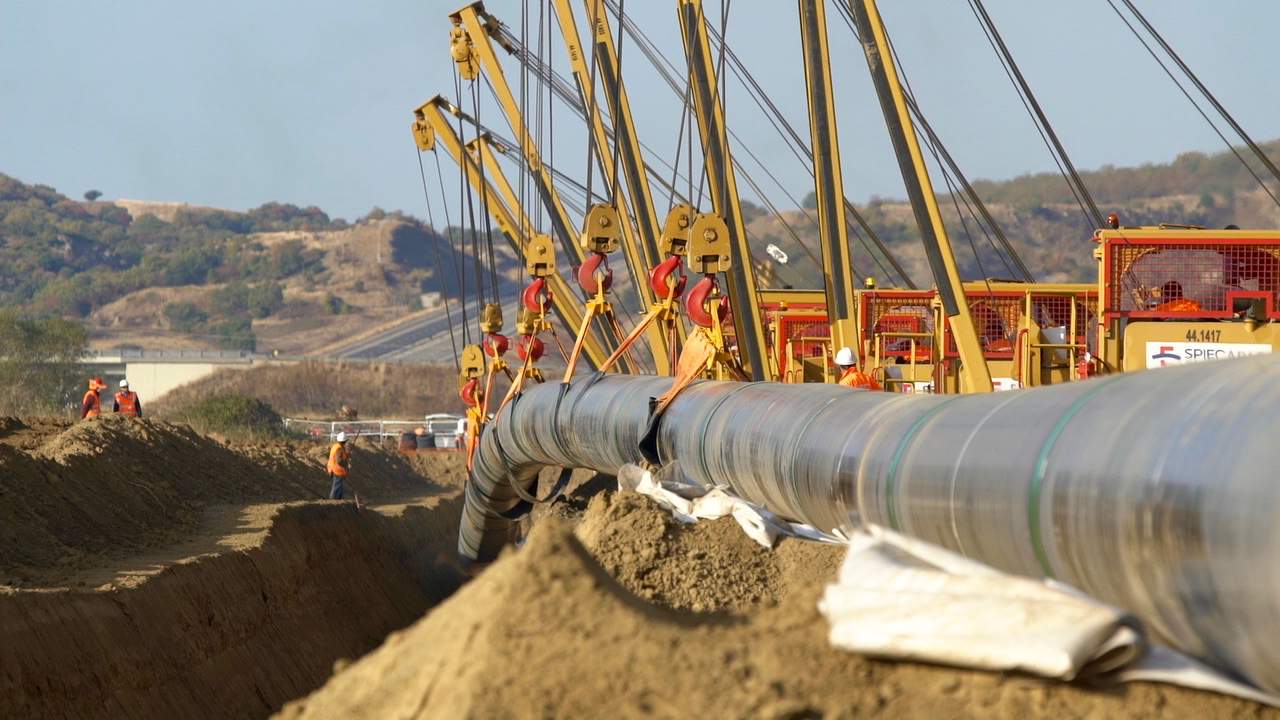 Welded-steel-pipes-are-lowered-into-trenches-Northern-Greece-November-2016.jpg