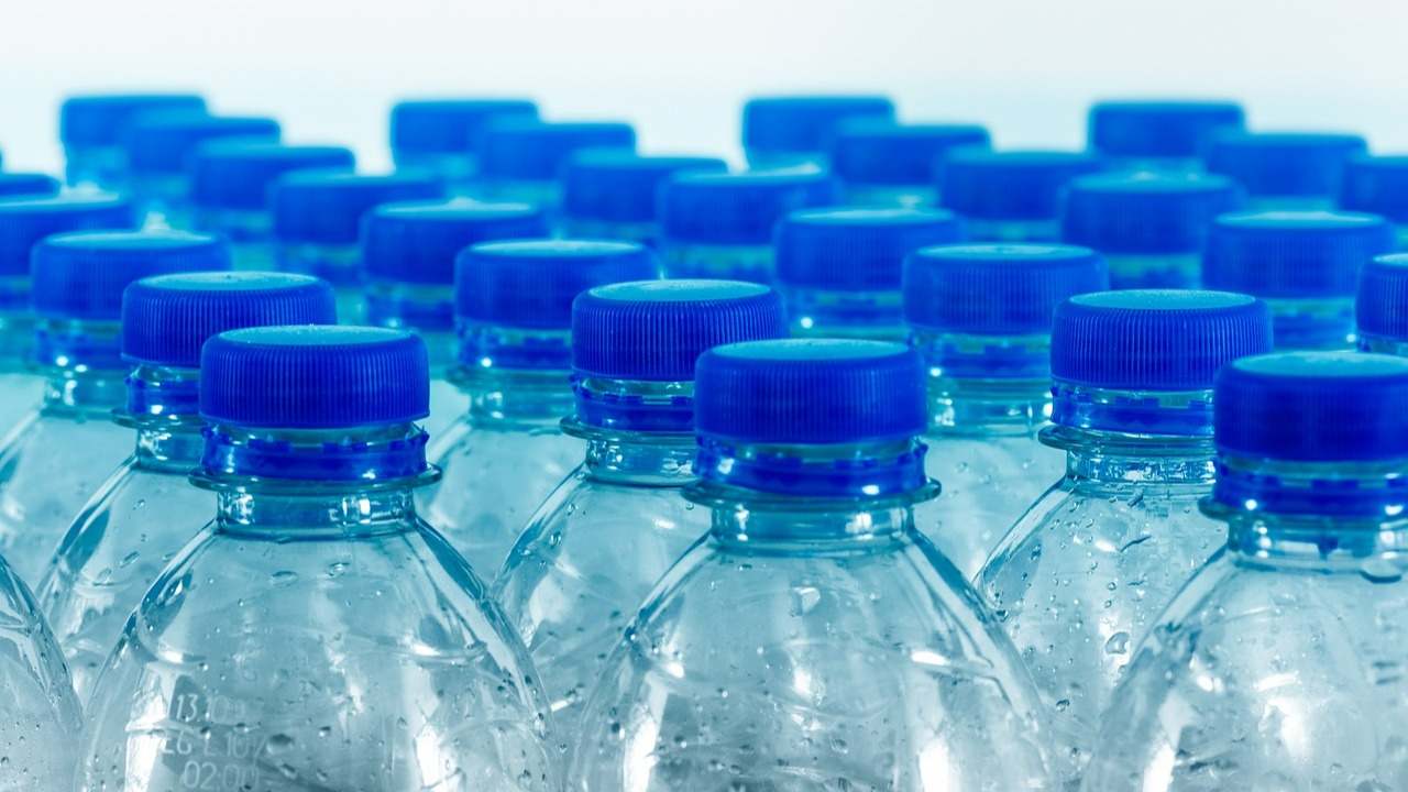 botellas agua embotellada