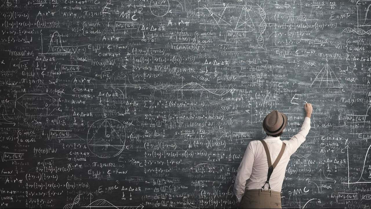 educacion-financiera-profesor-istock.jpg