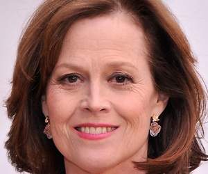 /imag/_v0/1280x852/a/6/1/sigourney-weaver.jpg - 300x250
