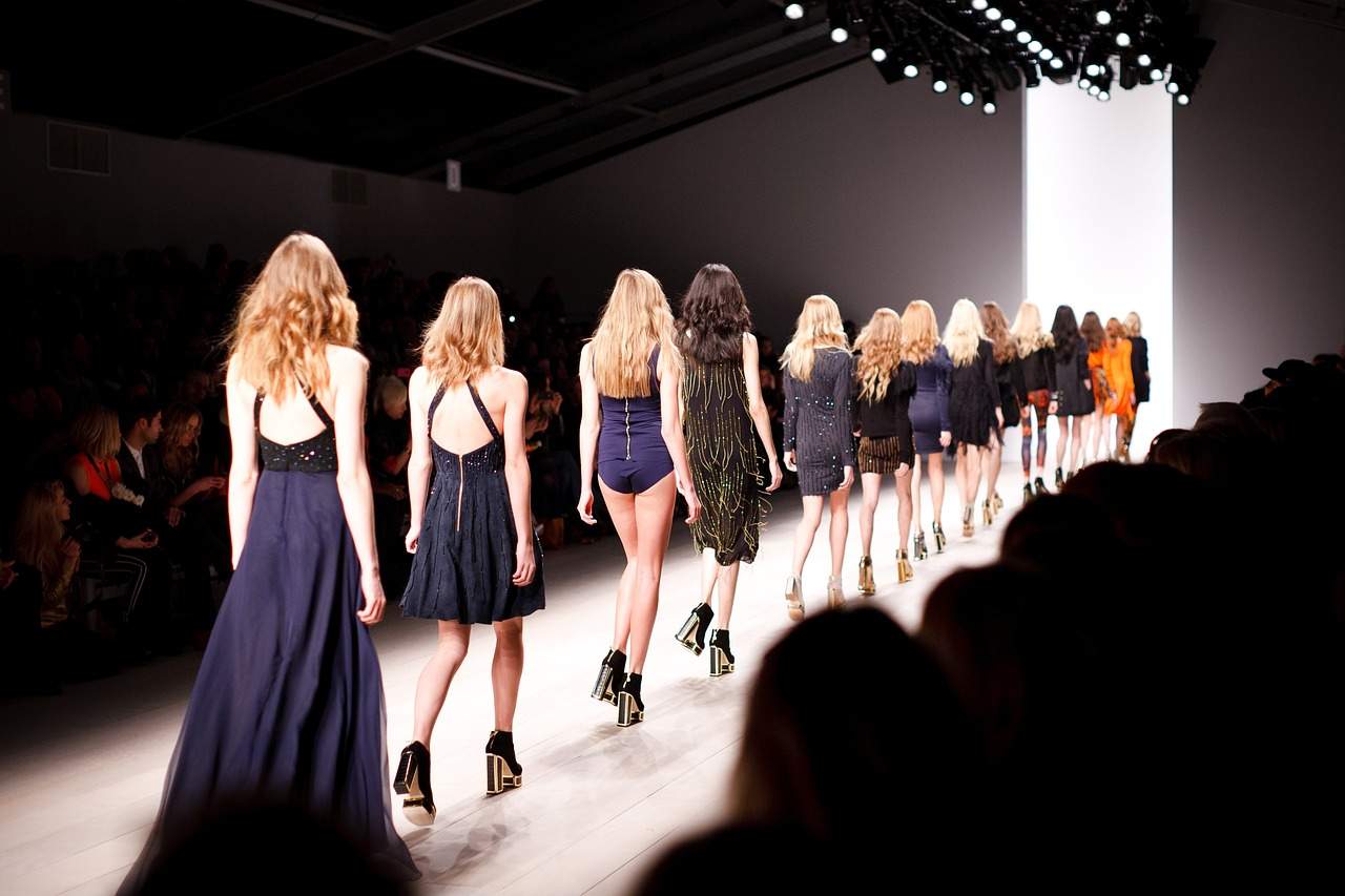 catwalk-gc9fc387d4_1280.jpg